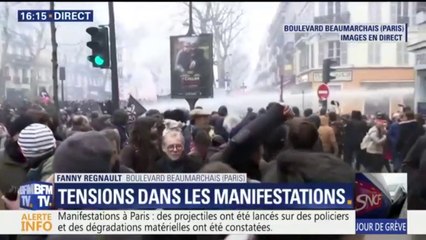 Tensions dans la manifestation à Paris, les forces de l'ordre utilisent des canons à eau