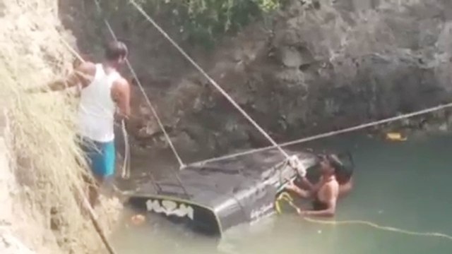 Telangana: Auto carrying 14 passengers fell into well; 10 died | Oneindia News