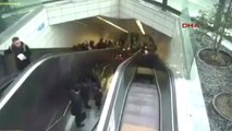 Metronun Yürüyen Merdivenin Çökme Anı Kamerada