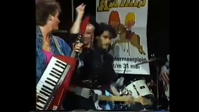 Connie Breukhoven Als Vanessa - Hava Nagila Hava (In TV Show Sonja Barend By VARA - BNN INC. LTD.)