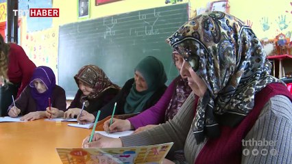 Asırlık ninenin okuma azmi