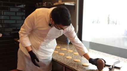 L’élu François Petit chez Maurice Créateur Pâtissier Chocolatier