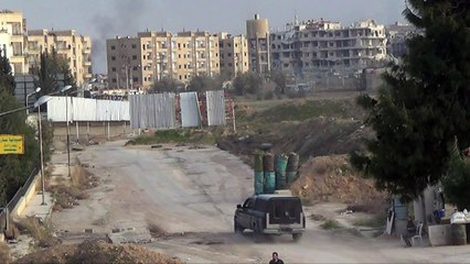 مقاتلون ومدنيون يغادرون مدينة حرستا في أول عملية إجلاء من الغوطة الشرقية