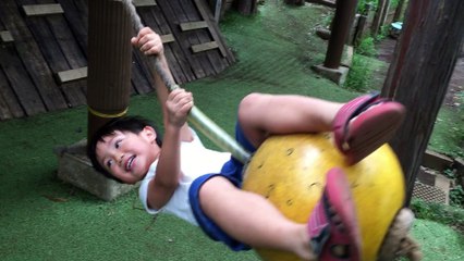 【幼稚園】裏庭の知的遊具で遊んだよ♪ 4歳のトレーシーと2歳のスティーブ ★Play with intellectual tool in the kindergarten★