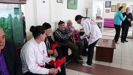 Genç milli boksörler yaşlıların dualarını aldı - ÇANKIRI