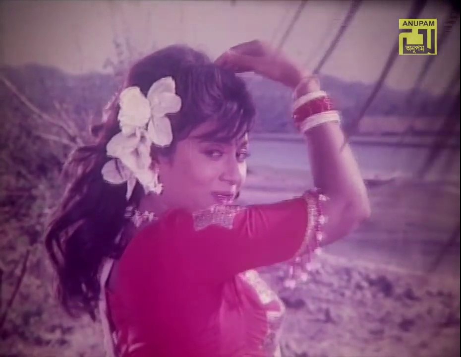 ঐ বাঁশীর সুরে [স্বপ্নের পৃথিবী] Oi Bashir Shure । Bangla Movie Song - Shabnur, Salman Shah