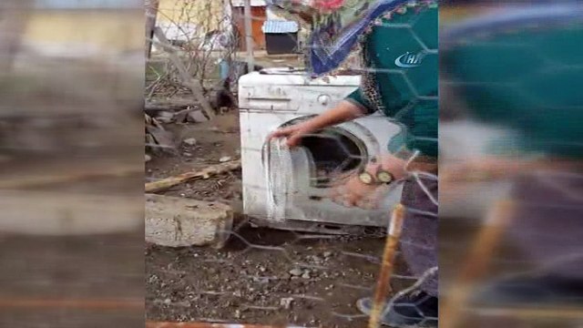 Çamaşır makinesini tavuklarına kümes yaptı