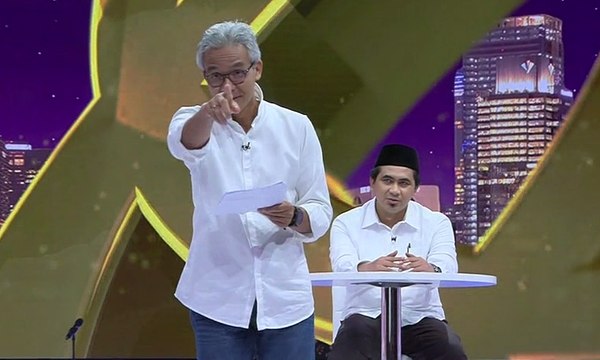 Ganjar Pranowo-Taj Yasin Baca Puisi Gus Mus - ROSI