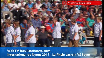 14ème International de l'Olivier 2017 : Le défilé des bénévoles et le cadeau au nouveau président !