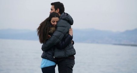Karadeniz'in Başrol Oyuncuları Verdikleri Pozla "Dizideki Aşk Gerçek mi Oluyor?" Dedirtti