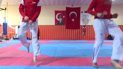 Şampiyon Tekvandocu Emre'ye Durmak Yok