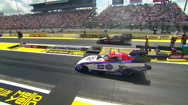 Deux dragsters perdent leur carrosserie en même temps