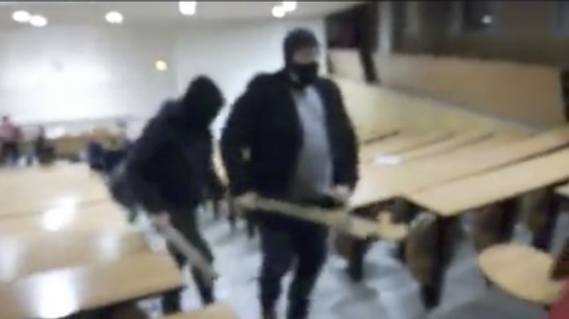 Des bloqueurs se font sortir à coups de bâton à la fac de droit de Montpellier