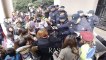INDIGNACIÓN por la policía nacional que desaloja por la fuerza a estudiantes en huelga en Valencia