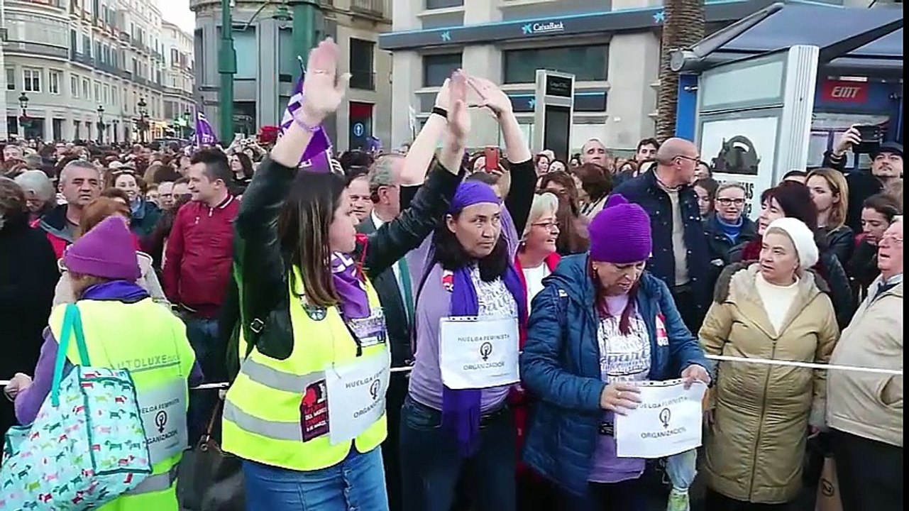 ¡¡¡BRUTAL!!! Esto sucede cuando llega el alcalde del PP a la manifestación feminista de Malaga