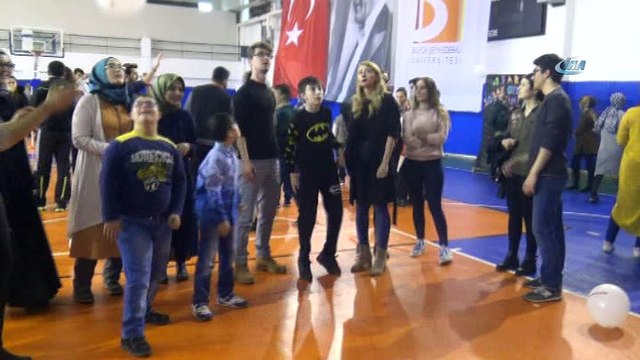 Down sendromlu çocuklar 1 Farkla Sokak Oyunları Farkındalık Etkinliğinde doyasıya eğlendi