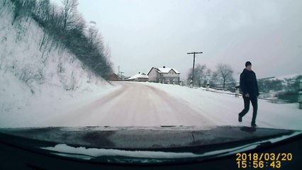 Attention, la neige est dangereuse à forte allure #Crash