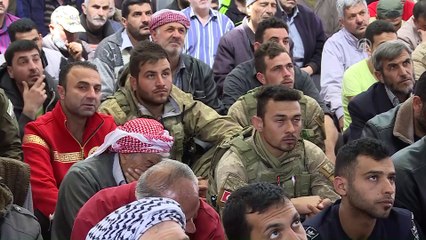 Afrinliler Mehmetçik ile cuma namazı kıldı