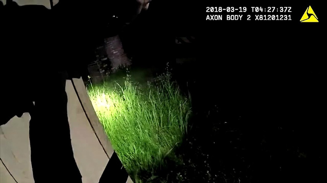 Bavure policière : ils abattent un jeune noir qui tenait son téléphone portable à la main