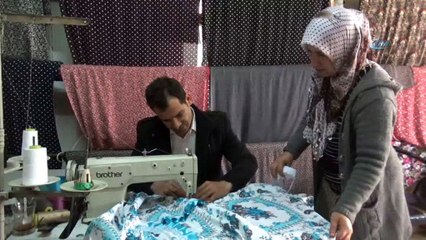 Hırsızlar araçtan düşen kumaş topunu bile bırakmadı... O anlar güvenlik kameralarına böyle yansıdı