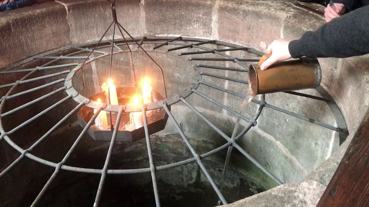 Verser de l'eau dans un puits de 50 mètres