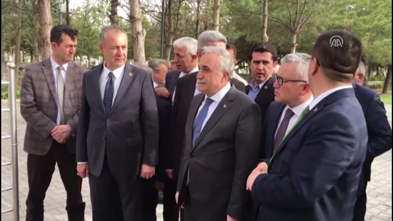 Bakan Fakıbaba, Şehit Ömer Halisdemir'ın kabrini ziyaret etti - NİĞDE