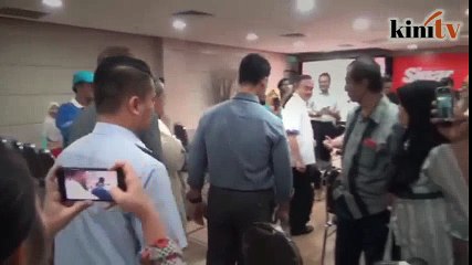 Gerçekten destansı Komen Afdlin Shauki, Dr M 'bakışlar' öğretim üyesi.