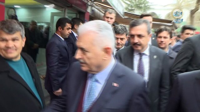 Başbakan Binali Yıldırım, esnaf ve vatandaşlarla bir araya geldi