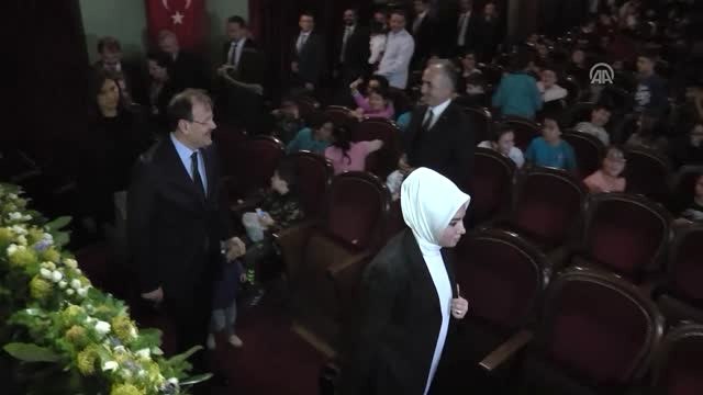 Başbakan Yardımcısı Çavuşoğlu, Masalcı Vakıf Dede Oyununu İzledi
