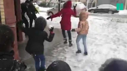 La tempête Toby à New York a aussi donné lieu à cette guerre de rue terriblement mignonne