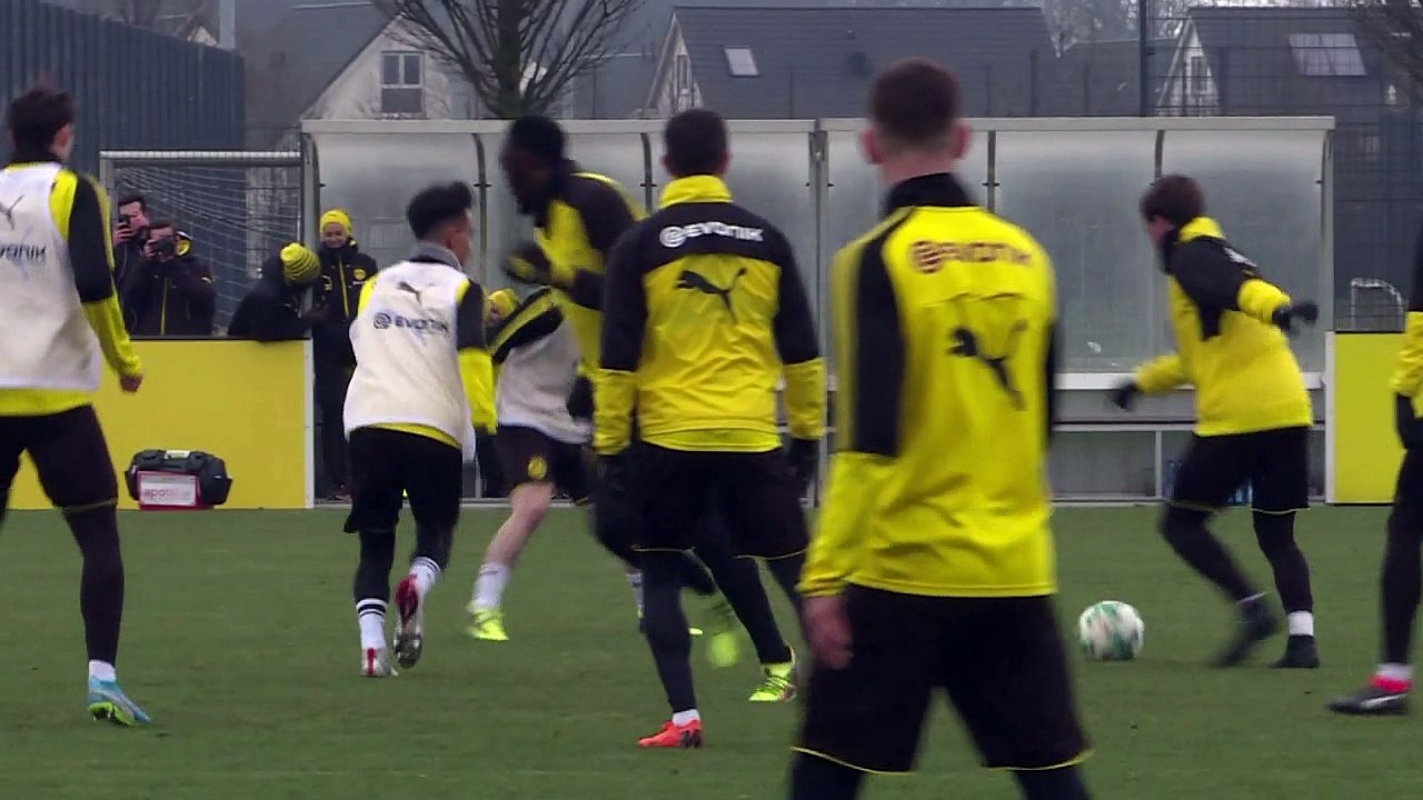 Sprint star Usain Bolt trains with Borussia Dortmund