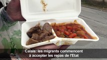 Calais: les migrants acceptent peu à peu les repas de l'Etat