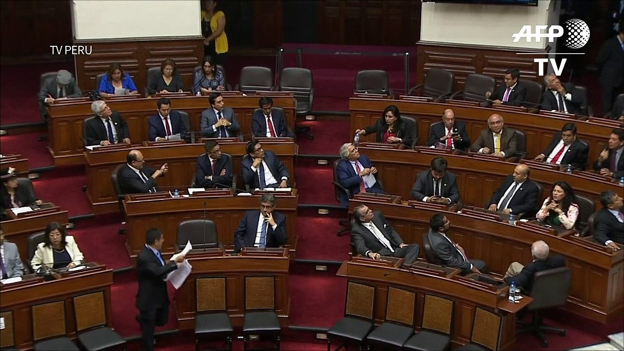 Congreso peruano acepta renuncia de Kuczynski
