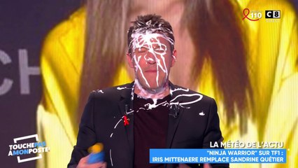 Benjamin Castaldi s'asperge de la crème solaire en plein direct