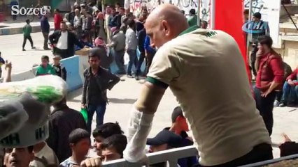 TSK Afrin’de sıcak yemek dağıttı