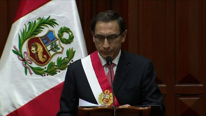 Vizcarra, juramentado, promete lucha contra corrupción en Perú