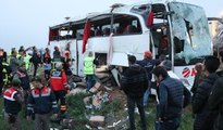 Otobüs şarampole devrildi: 4 ölü... Kaza yerinden ilk görüntüler