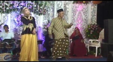 LUCU BANGET!!! KEJADIAN TAK TERDUGA SAAT JOGET DI HAJATAN