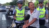 Video Lucu Pemotor Kena Tilang Pura Pura Gila