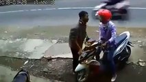 Video CCTV Lucu Pria Ini Pura2 Pingsan Di Depan Pacarnya