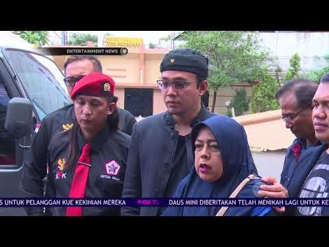 Sandy Tumiwa Melaporkan Agen Travel Umroh ke Polisi