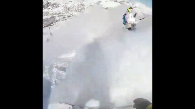 Des snowboardeurs humilient ces utilisateurs de tire-fesses