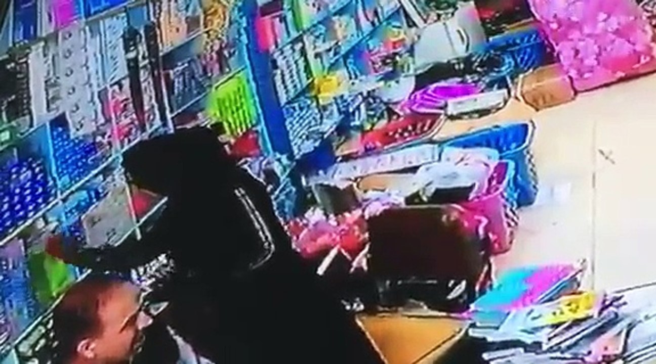 كاميرا مراقبة تفضح «حرامية المحمول» بالشرقية