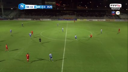 Centre fort devant les buts mais capté par LIGALI.