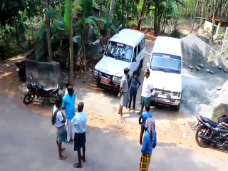 வீட்டின் மேல் மாடி பூட்டை உடைத்து நகை கொள்ளை