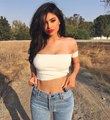 Kylie Jenner, 7 Haftalık Kızıyla İlk Fotoğrafını Paylaştı