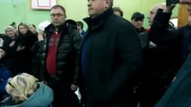 Родственники пропавших на пожаре в ТЦ 