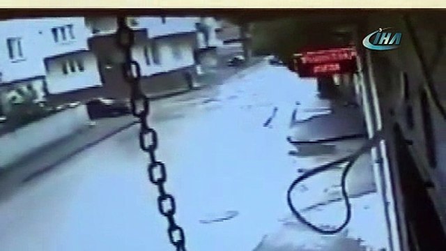 Bursa'da yolcu minibüsü otomobile çarptı: İşte o anlar...