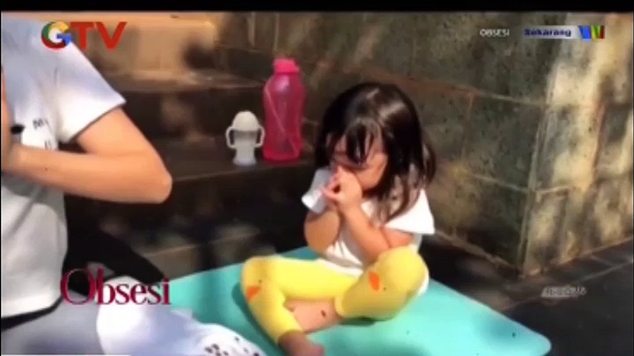 Lucunya Gempi Cium Ketiaknya Sendiri