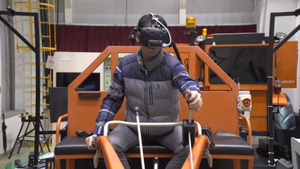 가상현실 장비로 농기계 교육 / YTN